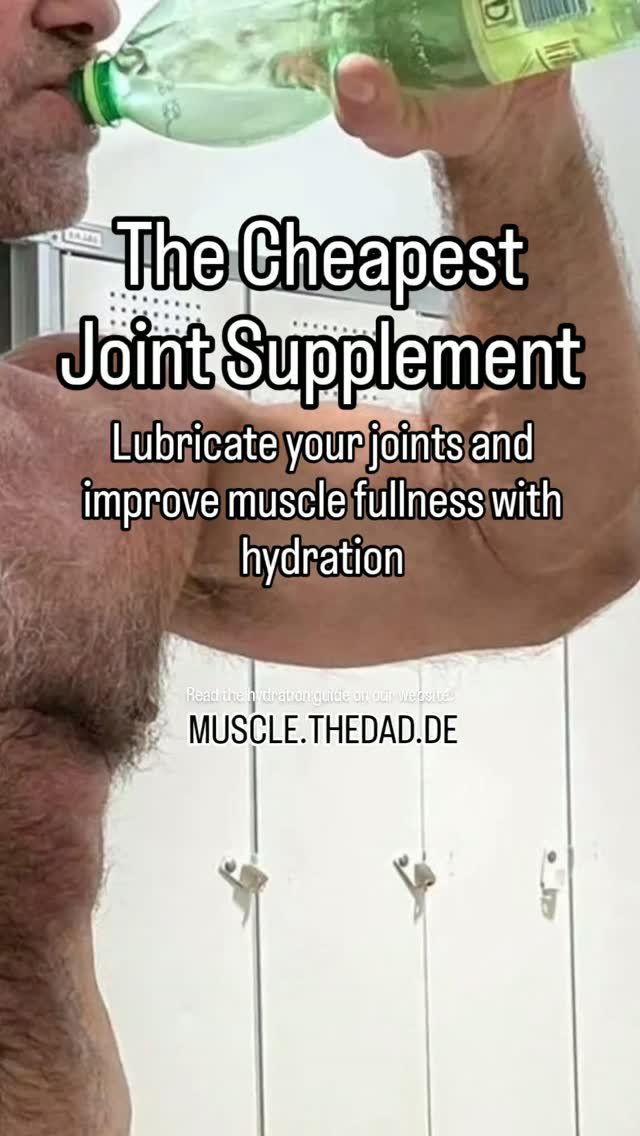 Dehydration strips your joints of essential fluid and compromises muscle fullness far more than most lifters realize. Discover how optimizing water intake and key electrolytes transforms joint comfort.
​Read the hydration guide on our website:
🔗 Link in Bio

​#maturemuscle #bodybuilding #hydration #jointhealth #muscledaddies